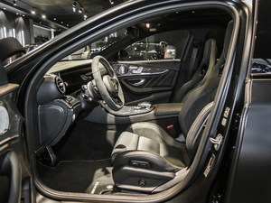 2017AMG E 63 S 4MATIC+ ؄e ǰſg