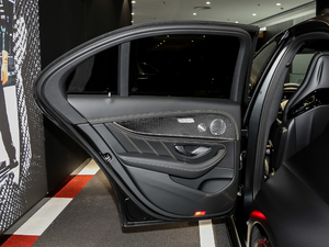 2017AMG E 63 S 4MATIC+ ؄e ܇T