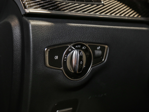 2017AMG E 63 S 4MATIC+ ؄e п؅^