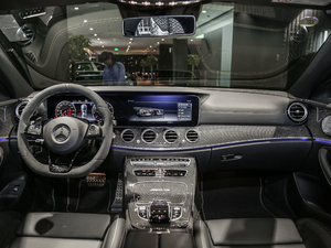 2017AMG E 63 S 4MATIC+ ؄e ȫ