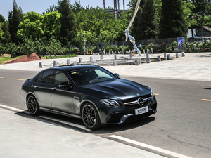 2017AMG E 63 S 4MATIC+ ؄e w^