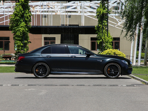 2017AMG E 63 S 4MATIC+ ؄e w^