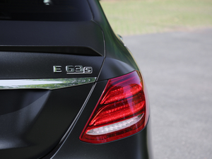 2017AMG E 63 S 4MATIC+ ؄e ^