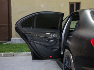 2017AMG E 63 S 4MATIC+ ؄e ܇T