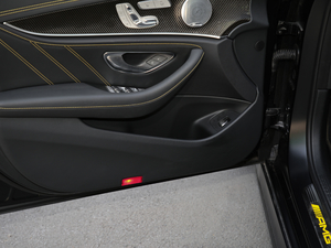 2017AMG E 63 S 4MATIC+ ؄e ǰTg