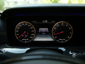 2017AMG E 63 S 4MATIC+ ؄e п؅^