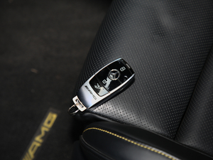 2017A(y)MG E 63 S 4MATIC+ ؄e ܇(ch)耳