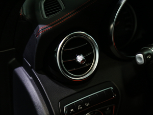 2017AMG C 63 п؅^(q)