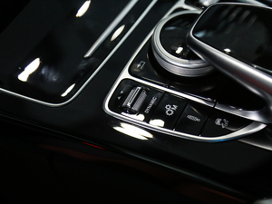 2017AMG C 63 п؅^(q)