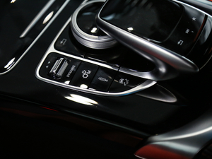 2017AMG C 63 п؅^(q)