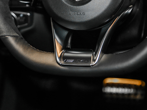 2017AMG C 63 п؅^(q)