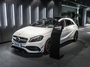 2017款改款 AMG A 45 4MATIC 左前45度