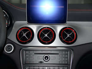 2017A(y)MG GLA 45 4MATIC {(dio)L(fng)