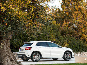 2018A(y)MG GLA 45 4MATIC w^
