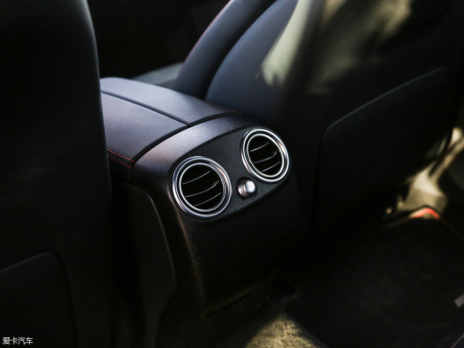 2017YGLC AMG AMG GLC 43 4MATIC ؄e