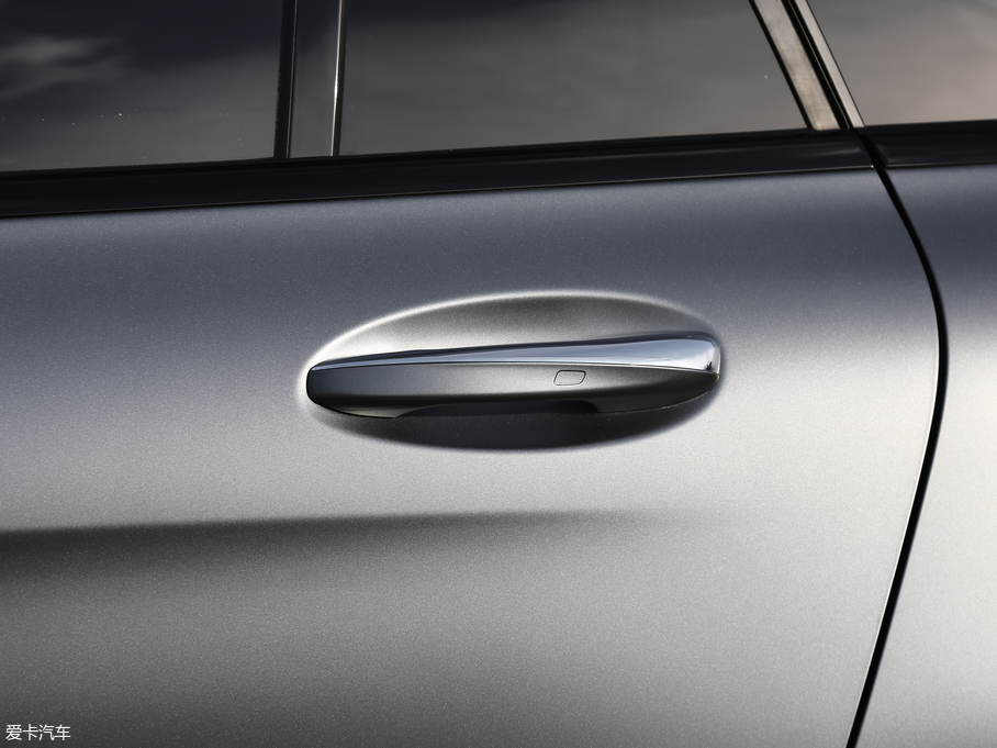 2017YGLC AMG AMG GLC 43 4MATIC ؄e