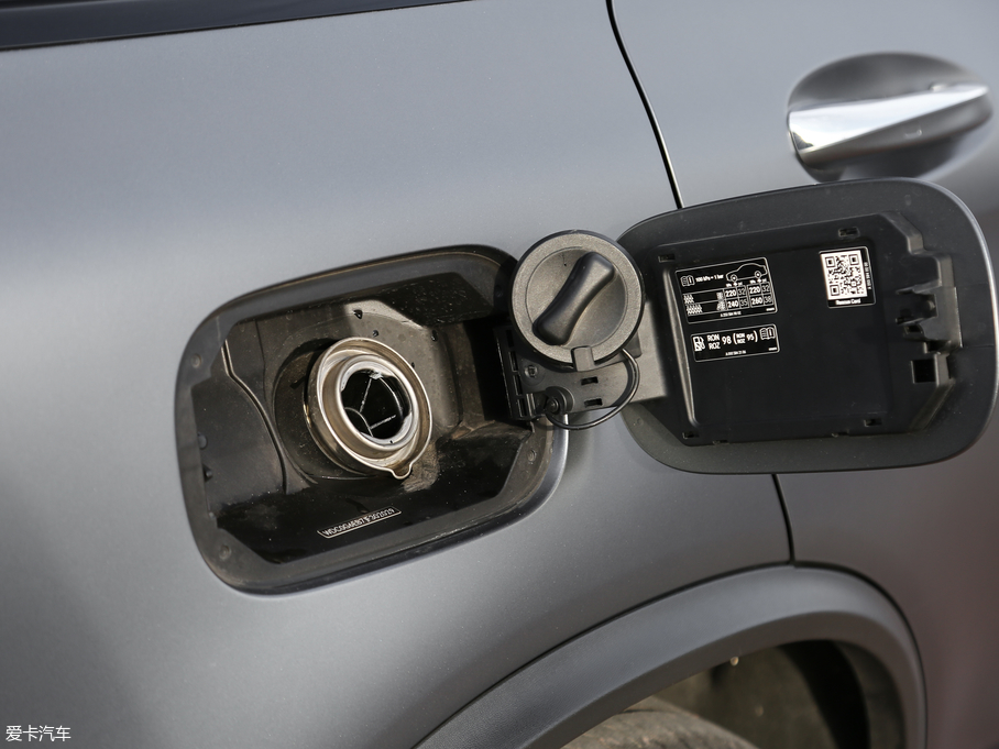 2017YGLC AMG AMG GLC 43 4MATIC ؄e