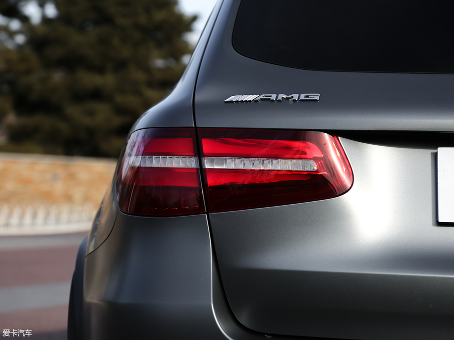 2017YGLC AMG AMG GLC 43 4MATIC ؄e