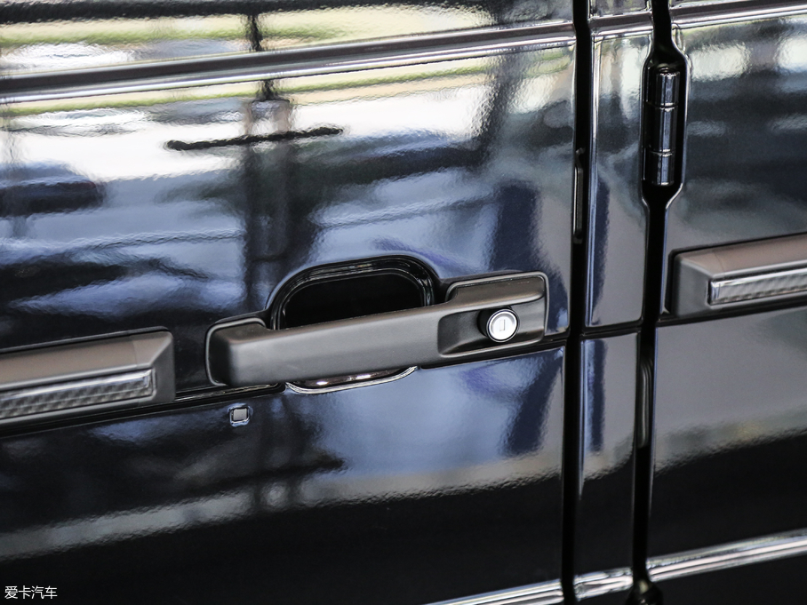 2017YGAMG AMG G 63 ذ