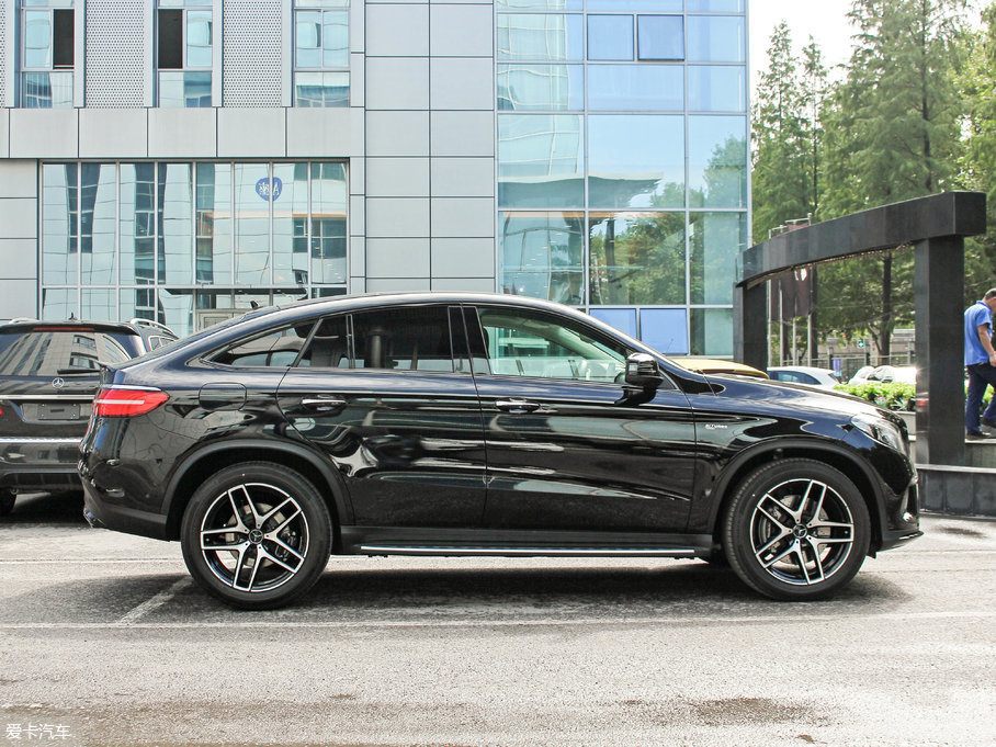 2017款奔驰gle级amg轿跑suvamg gle 43 4matic