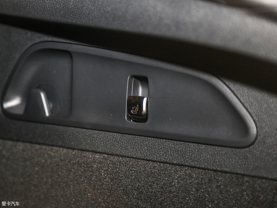 2017YGLCCoupeAMG AMG GLC 43 4MATIC Coupe ؄e