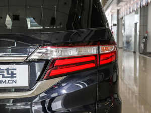 2018款2.4L CVT尊享版 尾灯