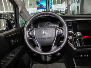 2018款2.4L CVT尊享版 方向盘