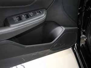 2019款180Turbo CVT领先版 国V 前门储物空间