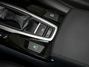 2019款180Turbo CVT豪华版 国VI 驻车制动器
