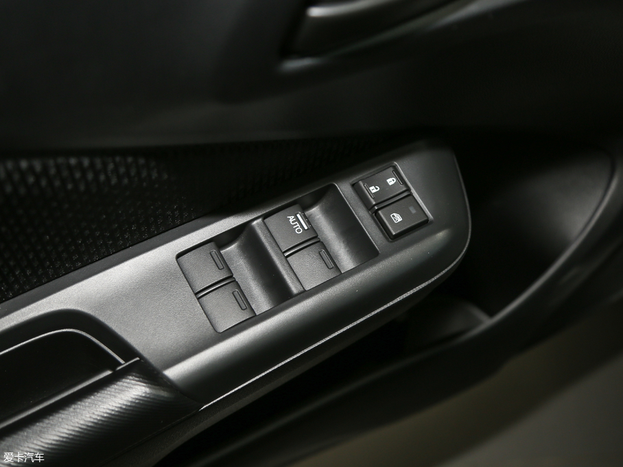 2018���h�� 1.5L CVT�̈́�(d��ng)Pro��