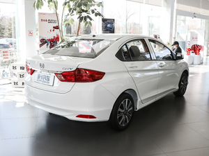 2018款1.5L CVT型动版 整体外观