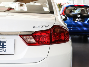 2018款1.5L CVT型动版 尾灯