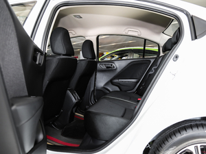 2018款1.5L CVT型动版 后排空间