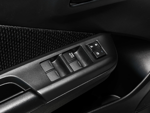 2018款1.5L CVT型动版 主驾车窗控制区	