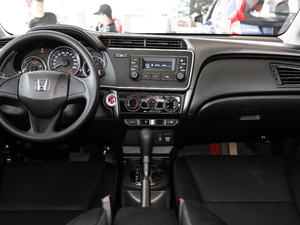 2018款1.5L CVT型动版 中控台
