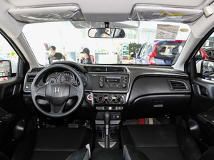 2018款1.5L CVT型动版 内饰全景