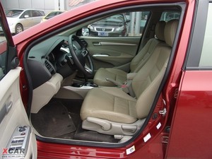 2009款1.8L 自动豪华版 前排空间