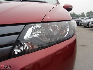 2009款1.8L 自动豪华版 大灯