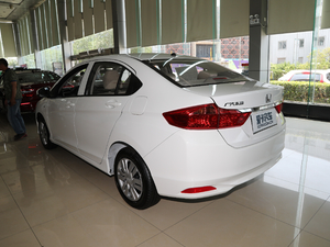 2019款1.5L 手动舒适版 左后45度