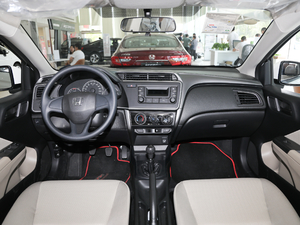 2019款1.5L 手动舒适版 内饰全景