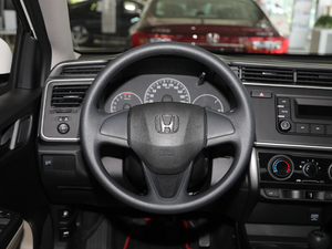 2019款1.5L 手动舒适版 方向盘