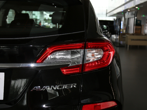2019款240TURBO 两驱精英版 尾灯