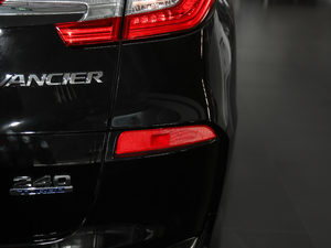 2019款240TURBO 两驱精英版 细节外观