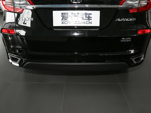 2019款240TURBO 两驱精英版 排气管