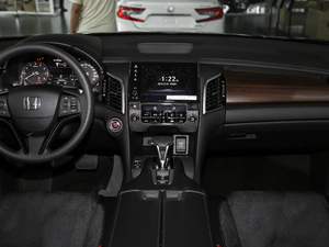 2019款240TURBO 两驱精英版 中控台