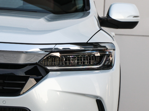 2020款240TURBO CVT四驱尊享版 大灯