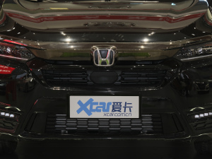 2020款240TURBO CVT两驱幻夜版 中网