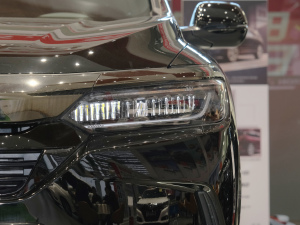 2020款240TURBO CVT两驱幻夜版 大灯