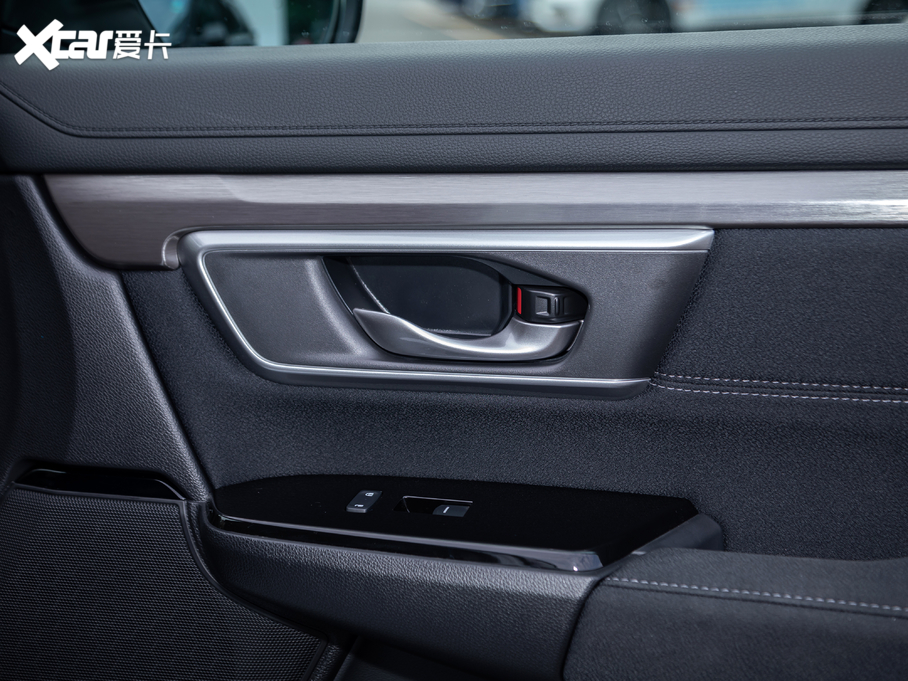 2020���Ӱ�J����� 2.0L ����J�����A��