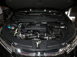 2020款240TURBO 两驱尊享版 发动机
